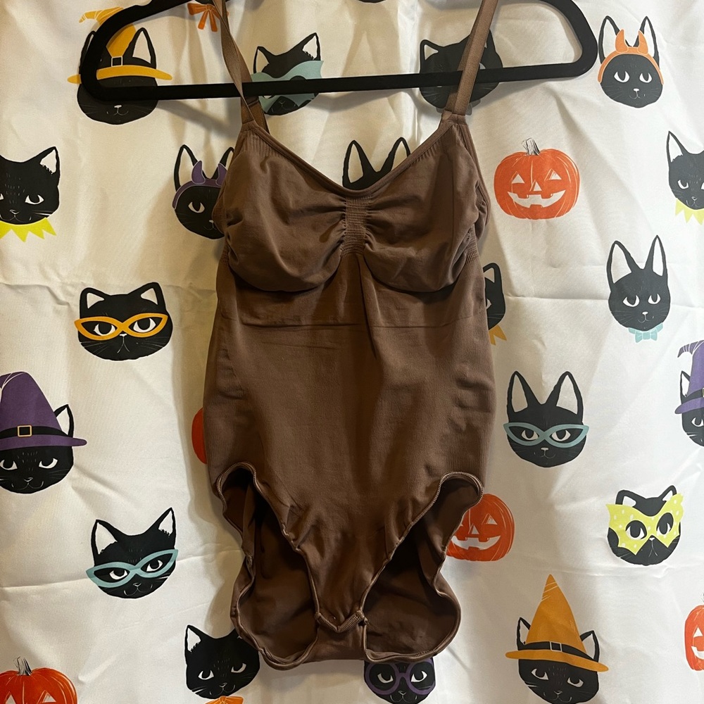 NWOT, Seamless Sculpt Brief Bodysuit. I do not have the box came doesn’t fit